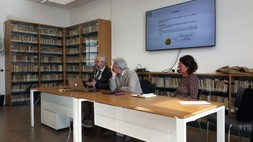 Immagine del tavolo dei relatori con il dott. Roberto Vitali, Leris Fantini e la dott.ssa Paola De Donato.